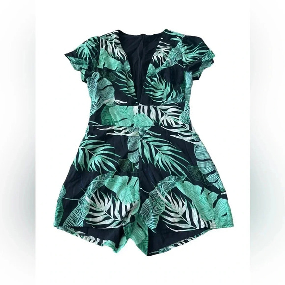 🌴✨ Revolve Tropical Leaf Print Romper Size Small ✨🌴 - Picture 1 of 3
